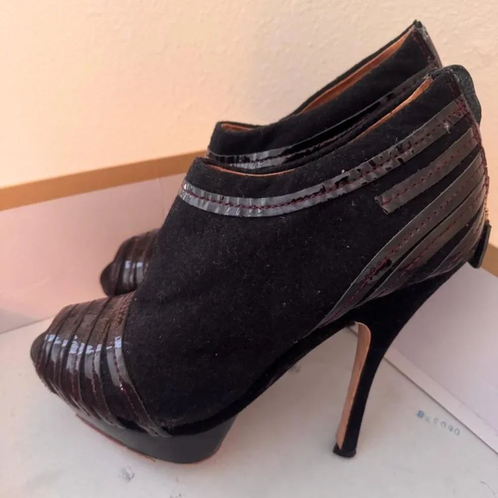 Adorable L.A.M.B platform stilettos, Size 9 L.A.M.B. - Picture 3 of 7